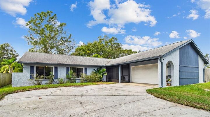 Property Photo:  506 Hilldale Road  FL 33510 