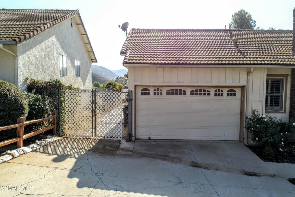 Property Photo:  1194 Nonchalant Drive  CA 93065 