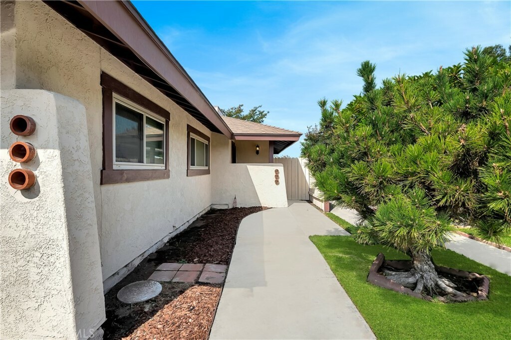 Property Photo:  731 E Fairway Drive  CA 92866 