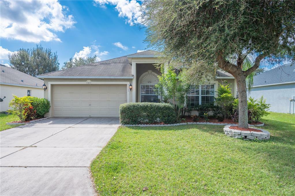 Property Photo:  3405 Grove Blossom Lane  FL 33567 