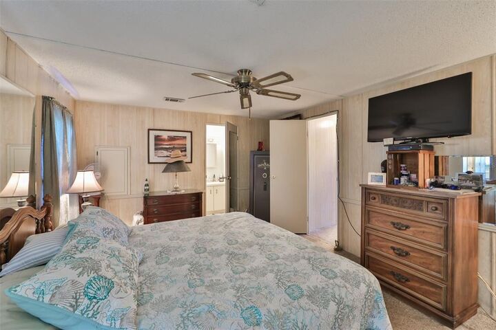 Property Photo: 306 Frances Circle FL 33570