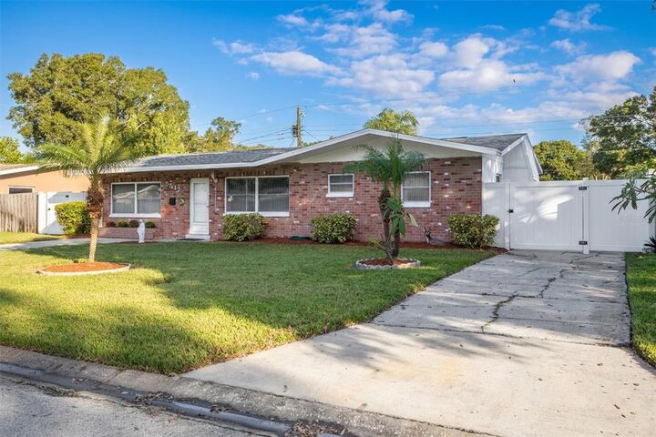 Property Photo: 5517 24th Avenue N FL 33710