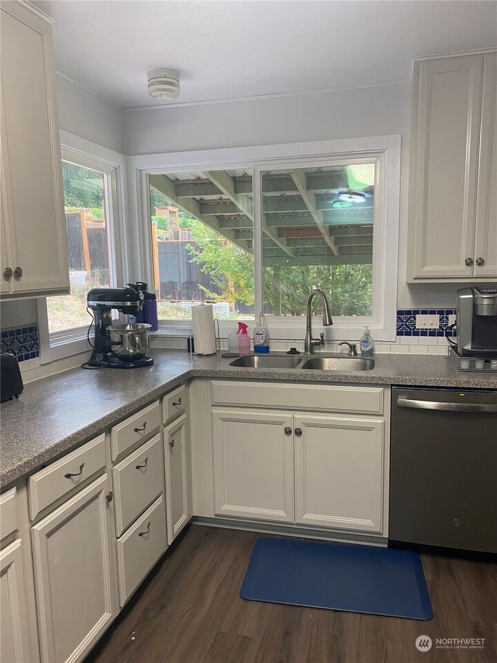 Property Photo: 920 Seminary Hill WA 98531