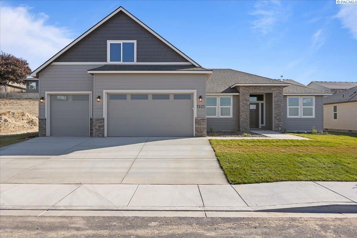 Property Photo:  1321 W Ivy Court  WA 98944 