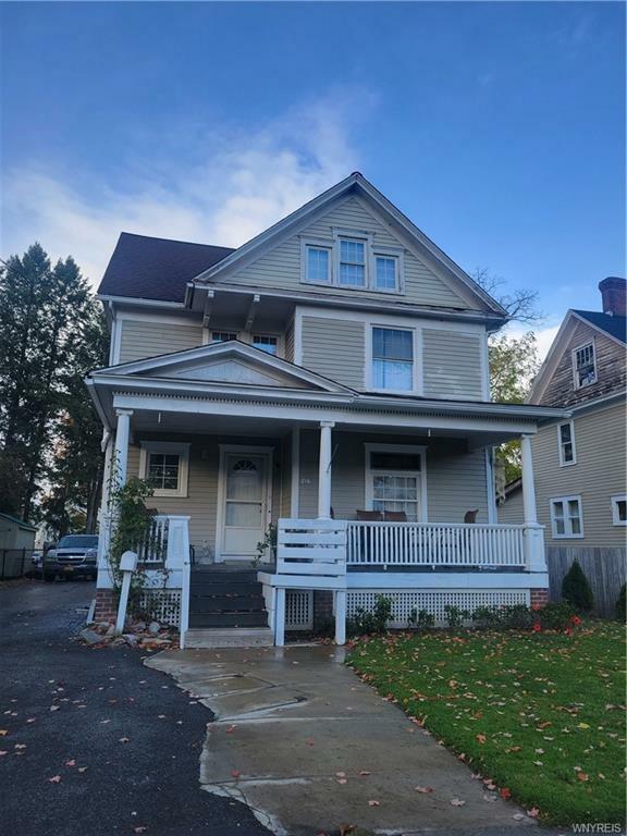 Property Photo:  216 West Oak Orchard Street  NY 14103 