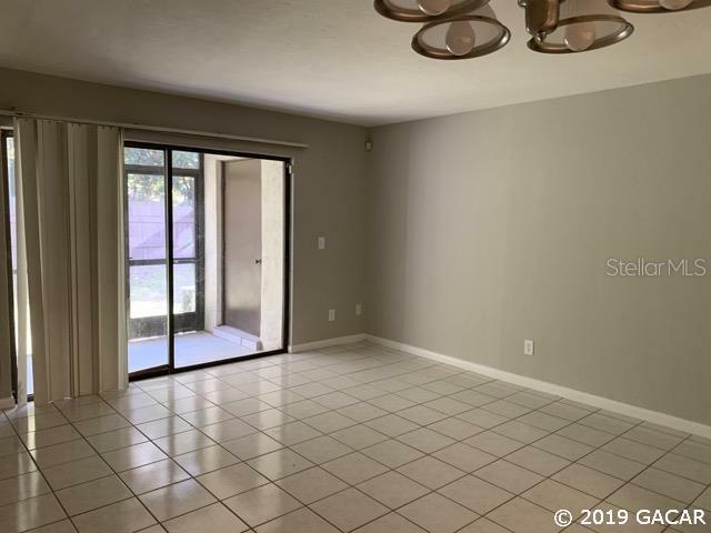 Property Photo:  2635 SW 35th Place 706  FL 32608 