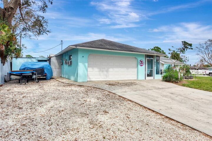 Property Photo:  889 Constance Road  FL 34293 