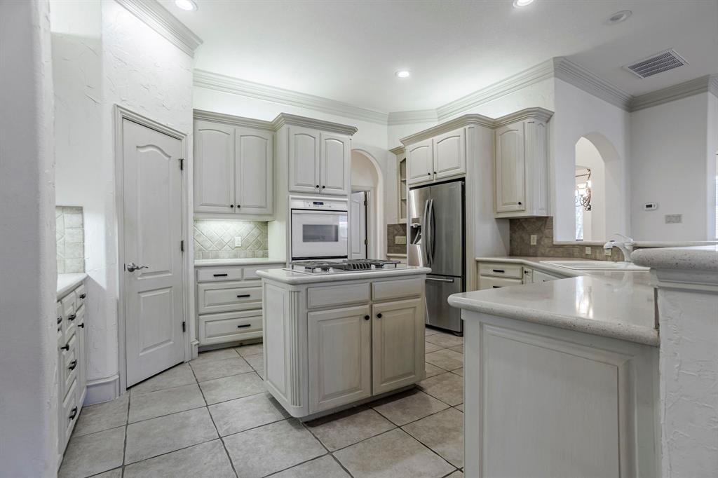 Property Photo: 1105 Gabriel Lane TX 76116