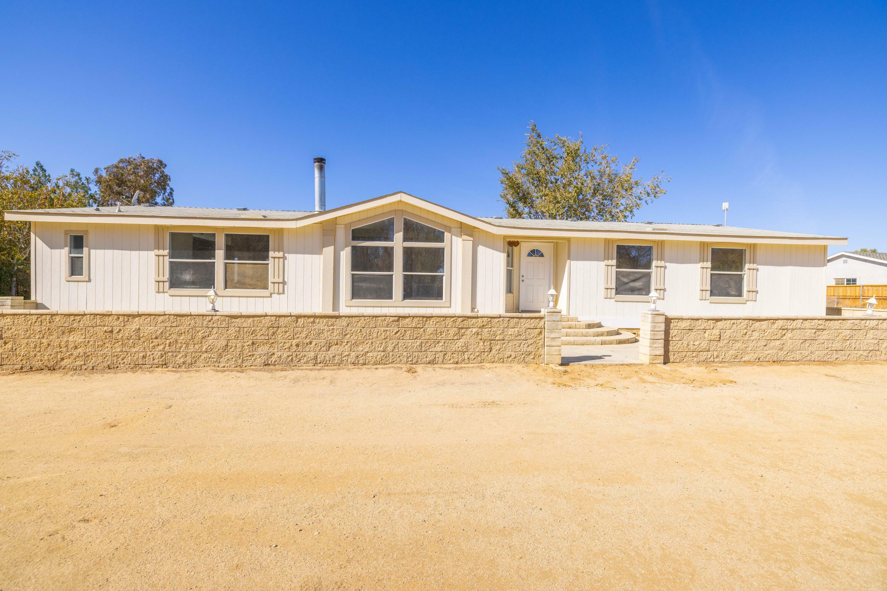 Property Photo:  2803 Davenport Street  CA 93560 