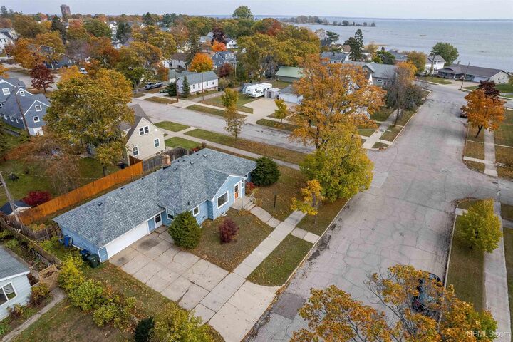 1102 10th Avenue South  Escanaba MI 49829 photo