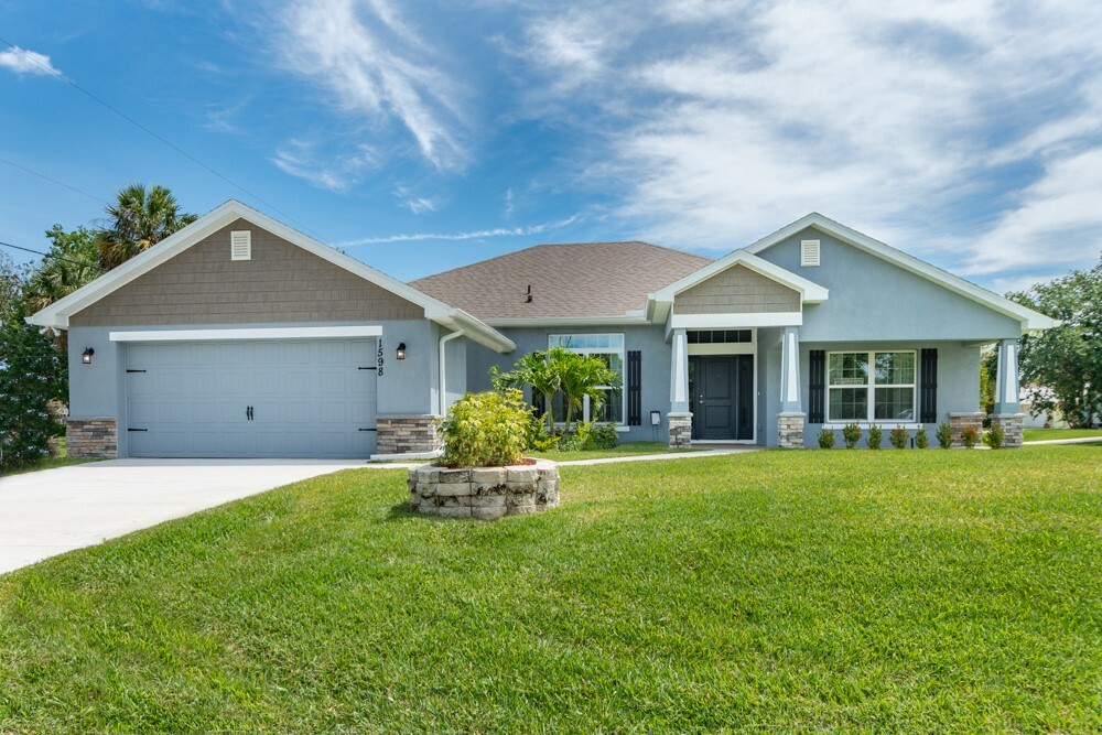 Property Photo:  117 Mabry Street  FL 32958 