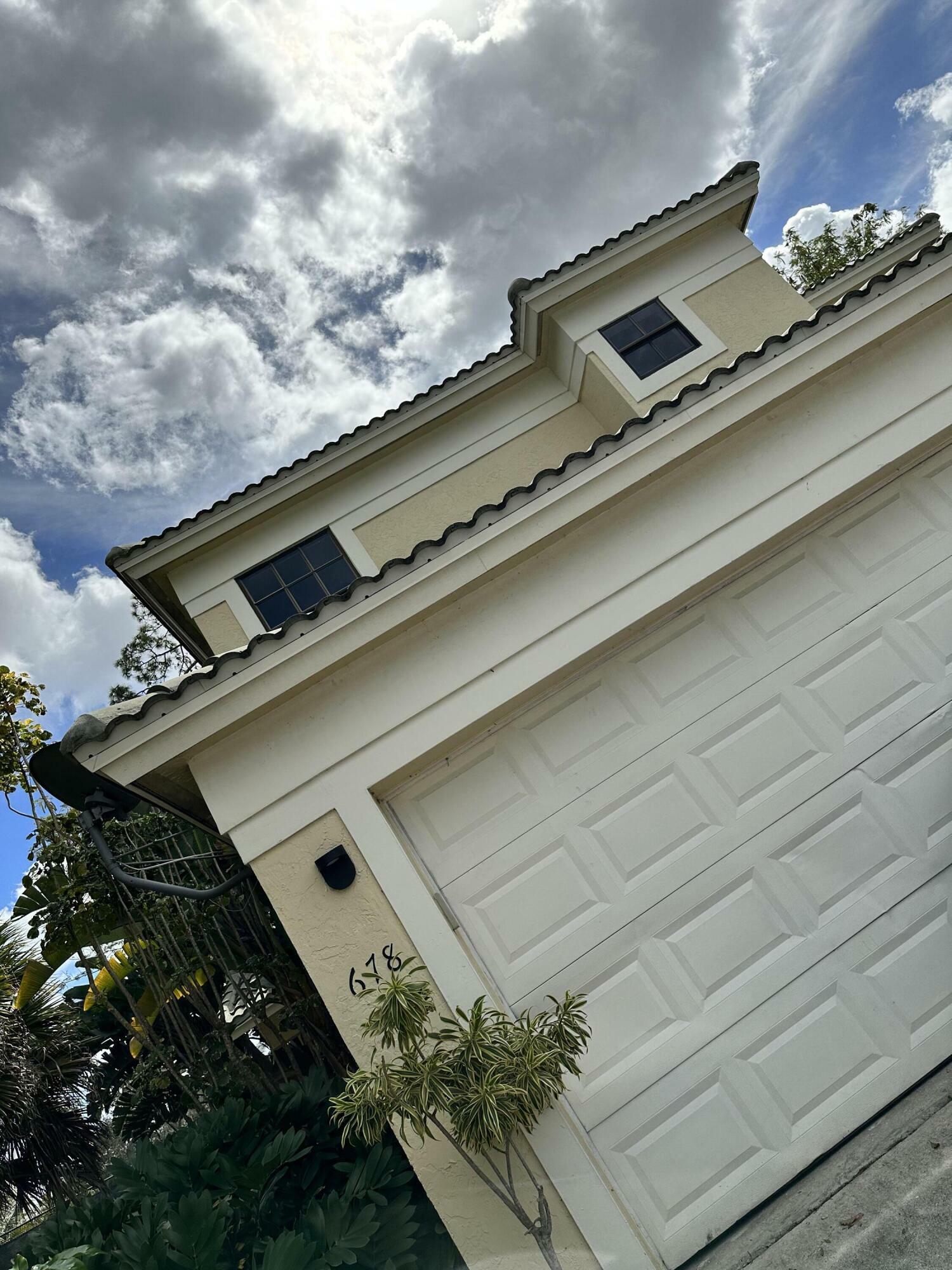 Property Photo:  678 Via Toscana  FL 33414 