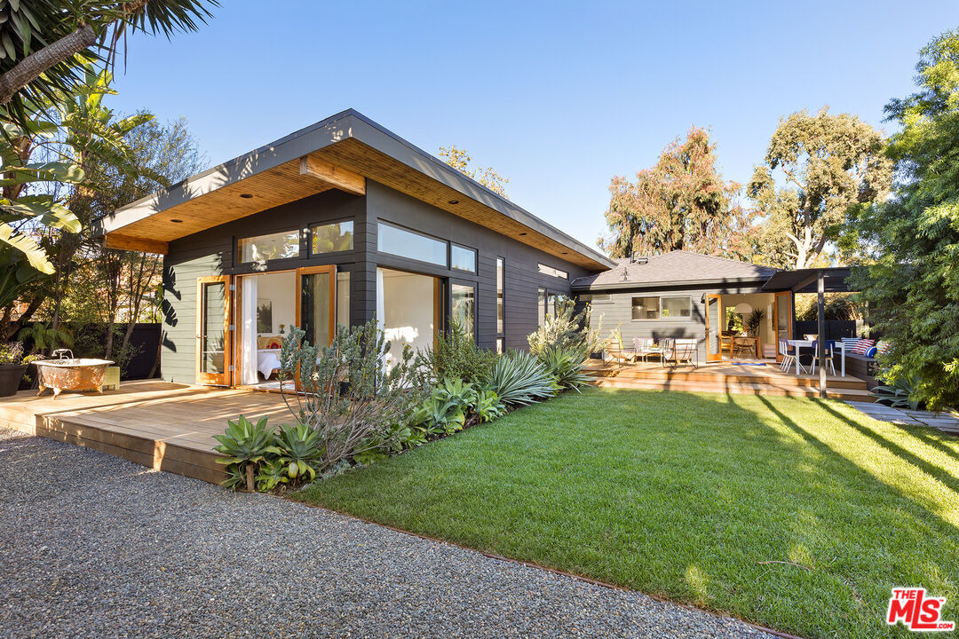 Property Photo:  1519   Glenavon Ave  CA 90291 