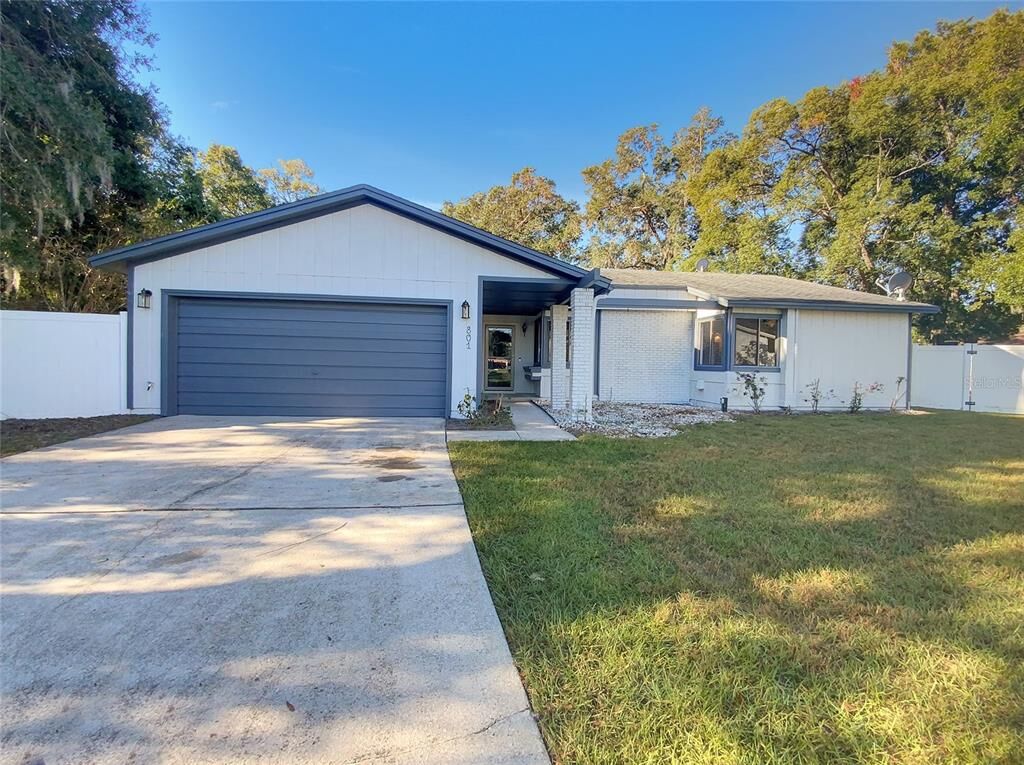 Property Photo:  801 Sutter Loop  FL 32750 