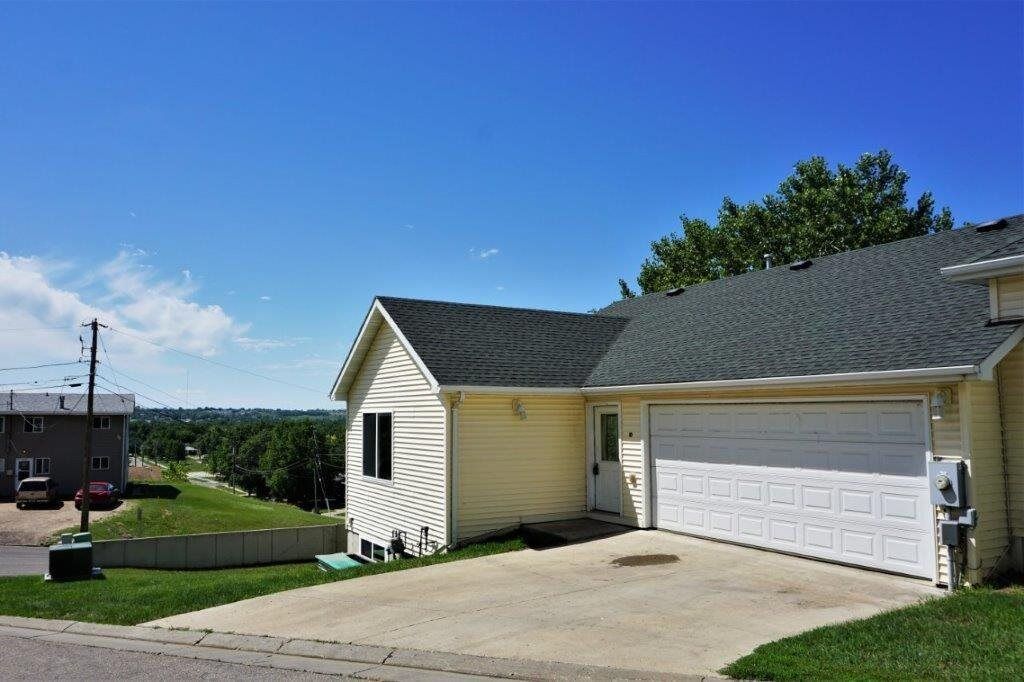 Property Photo:  1112 Delmar Ct #10  ND 58703 