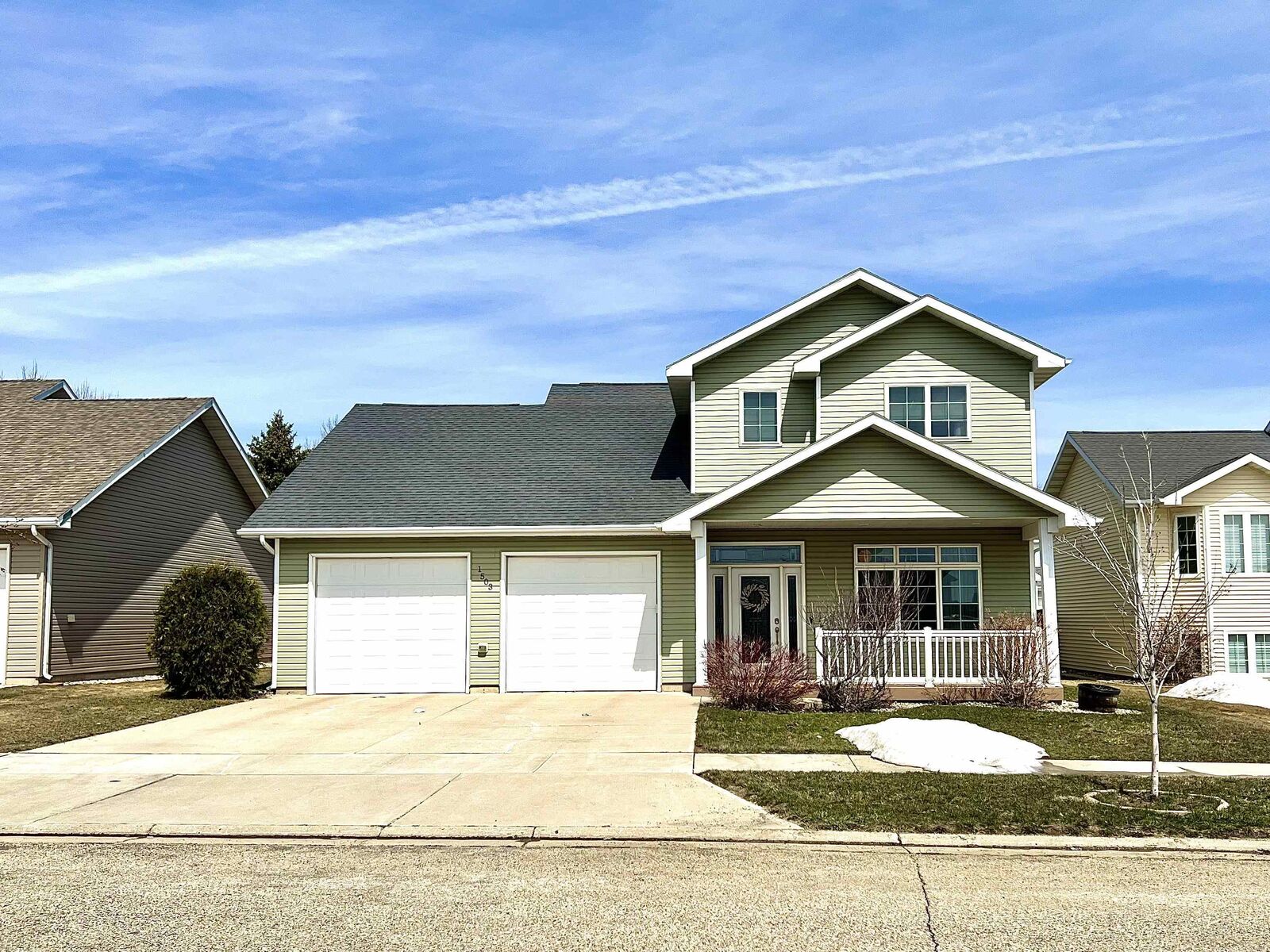 Property Photo:  1503 31st Ave SE  ND 58703 