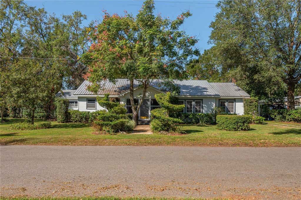 Property Photo: 427 N Tecumseh Avenue FL 33841