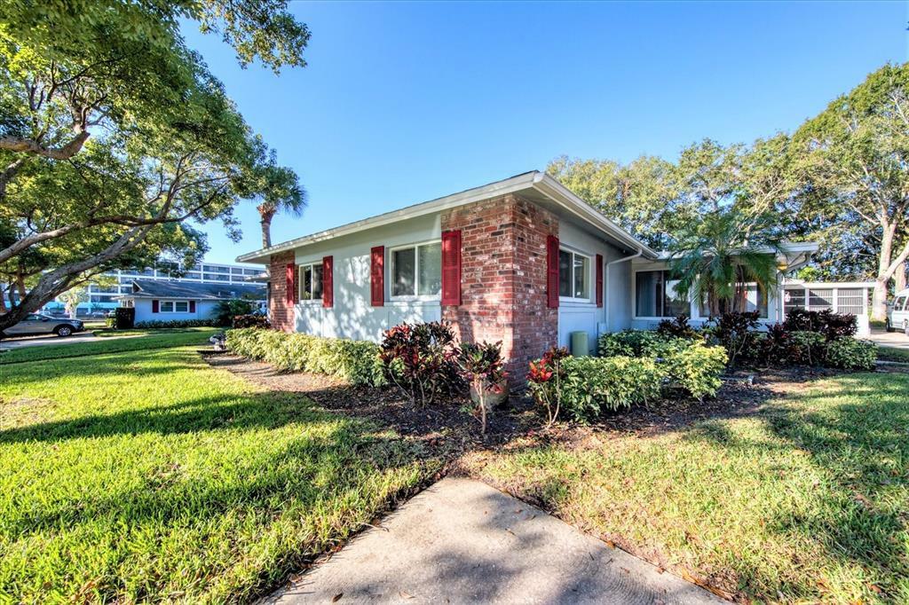 Property Photo:  1605 Berwick Court B  FL 34684 