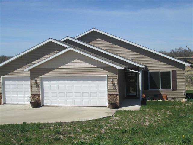 1708 Rivers Edge Drive SE  Minot ND 58701 photo