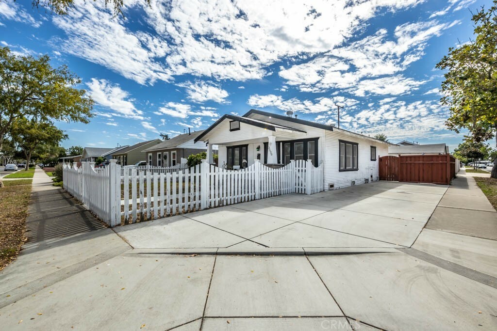 Property Photo:  3530 W Oak Avenue  CA 92833 