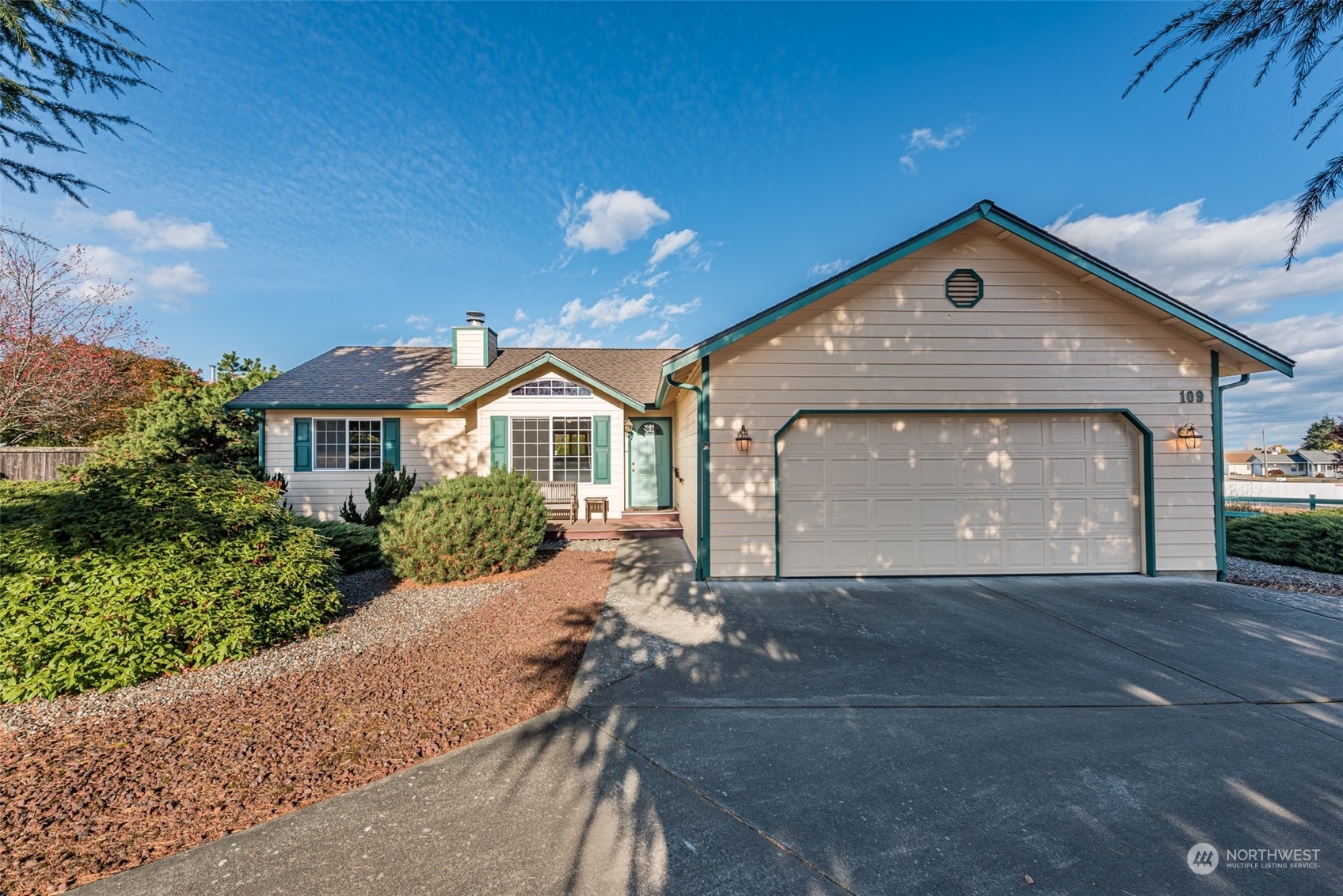 Property Photo:  109 N Honeycomb Circle  WA 98382 