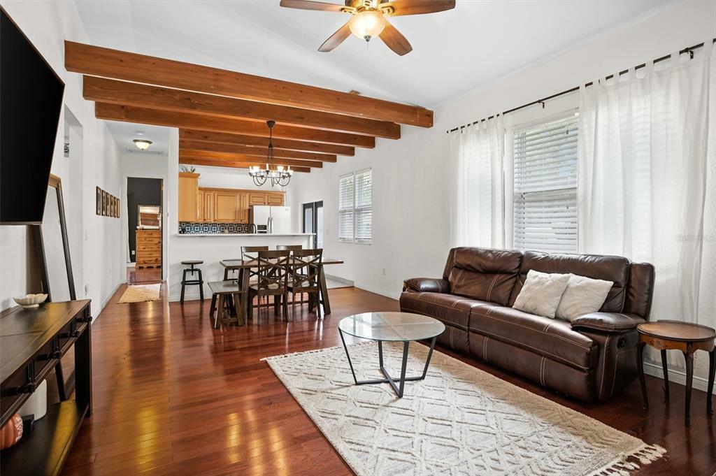 Property Photo: 1001 Queen Street N FL 33713