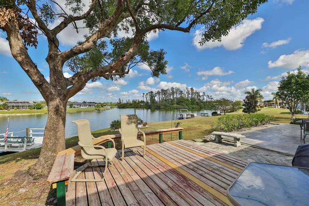 Property Photo:  1717 Danbury Drive  FL 33573 