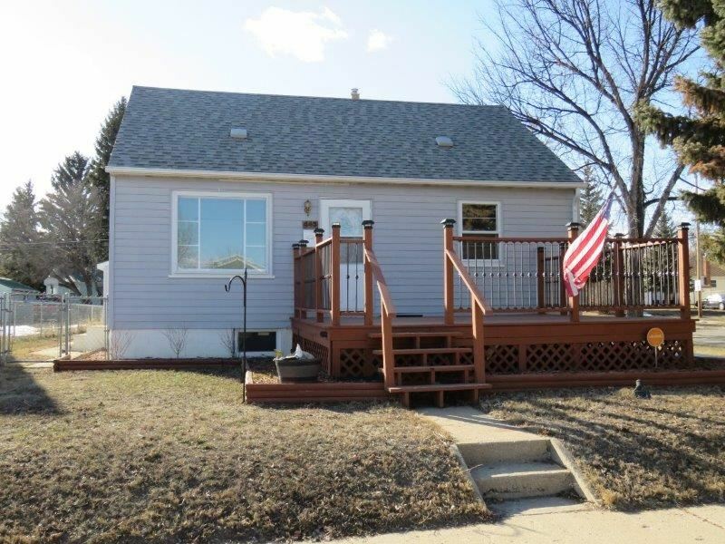Property Photo: 445 19th St NW ND 58703