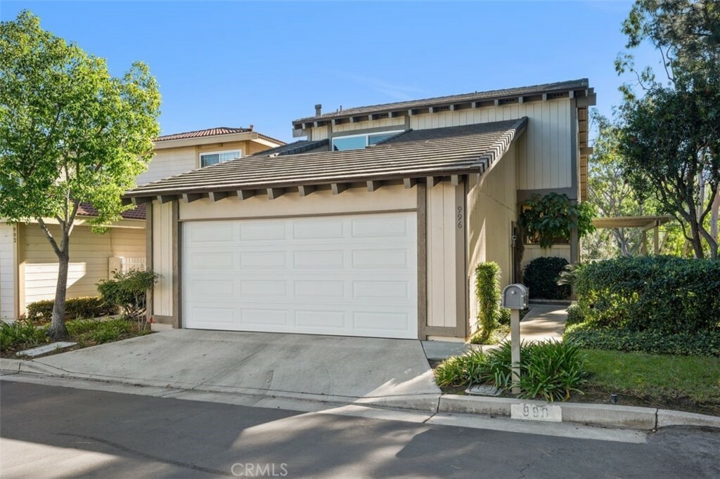 Property Photo:  996 S Ridgecrest Circle  CA 92807 