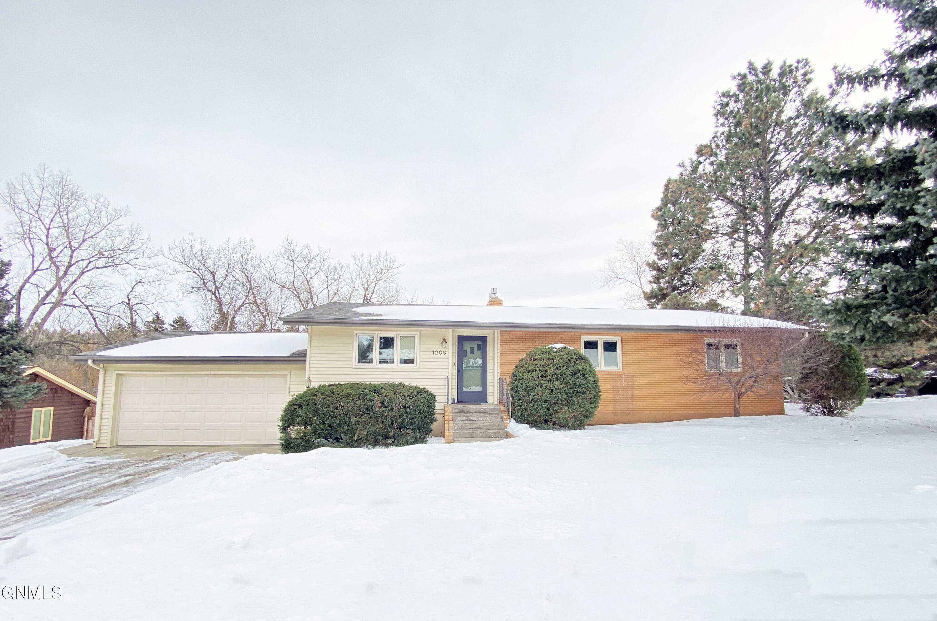 Property Photo:  1205 Coulee Road E  ND 58501 