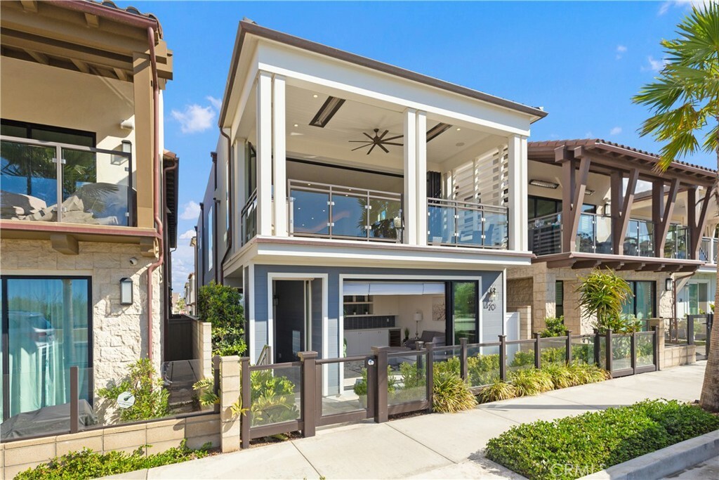 Property Photo: 20 Ocean Place CA 90740