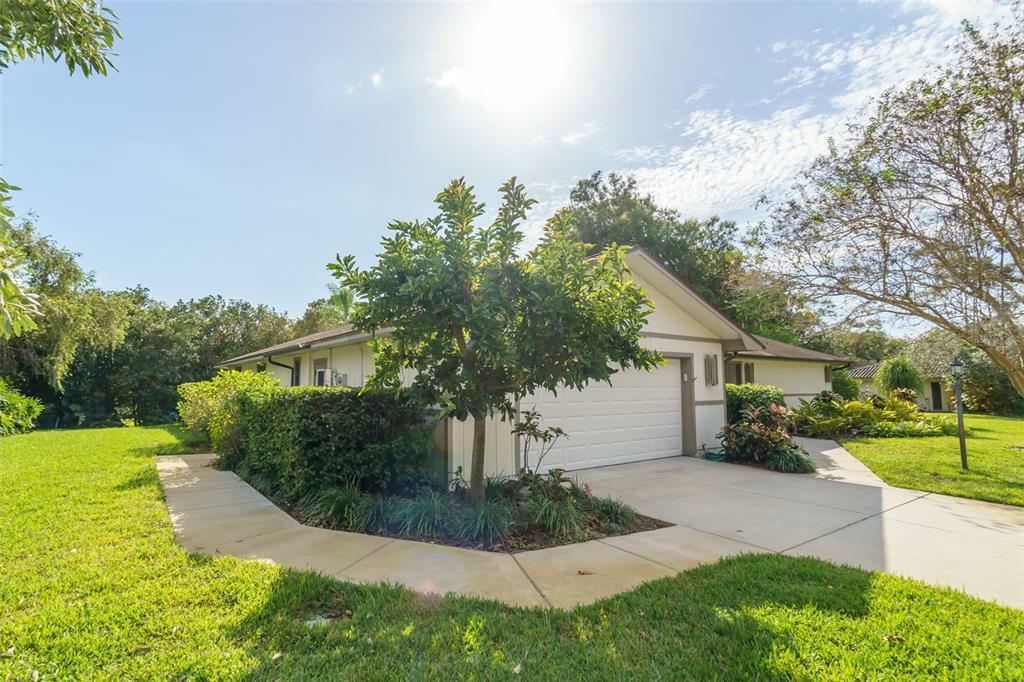 Property Photo:  2002 Spanish Pines Drive  FL 34698 