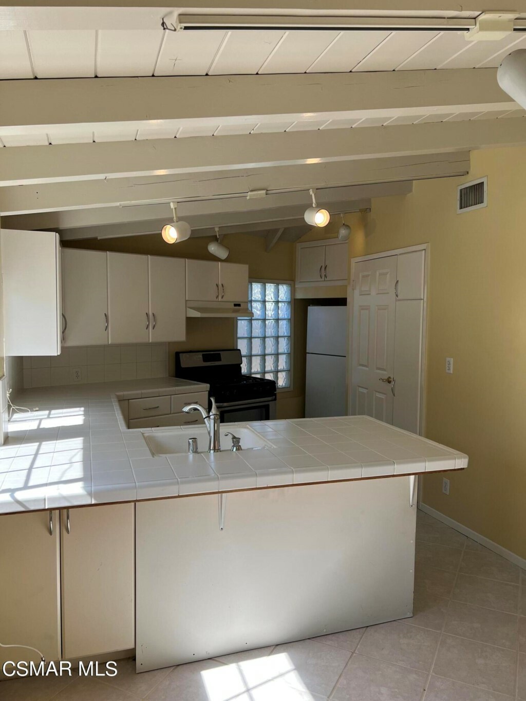 Property Photo:  18240 Margate Street  CA 91356 