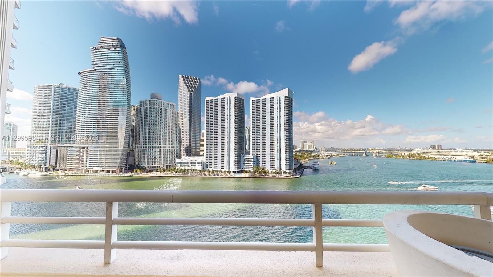 Property Photo:  888 Brickell Key Dr 1610  FL 33131 