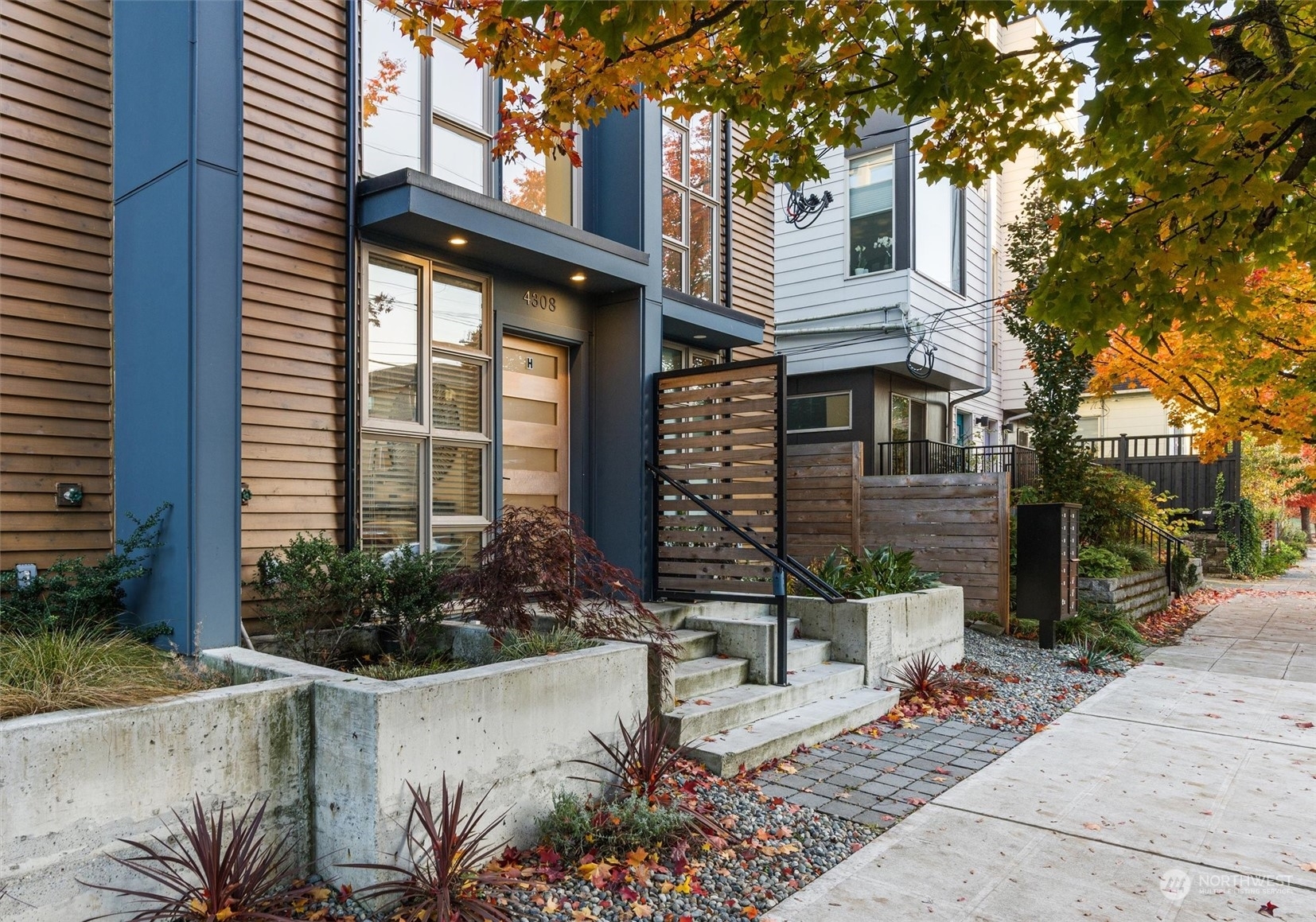 Property Photo: 4308 26th Avenue SW H WA 98106