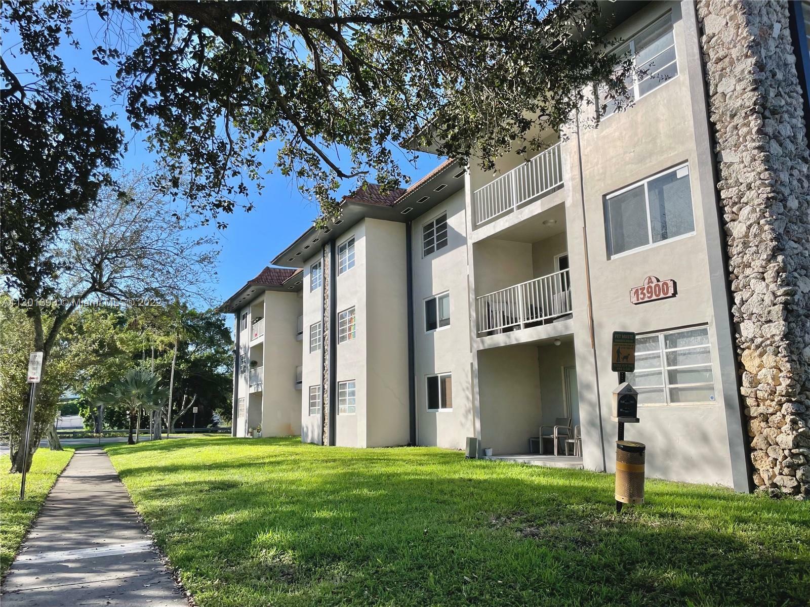 Property Photo: 13900 Lake Placid Ct A39 FL 33014