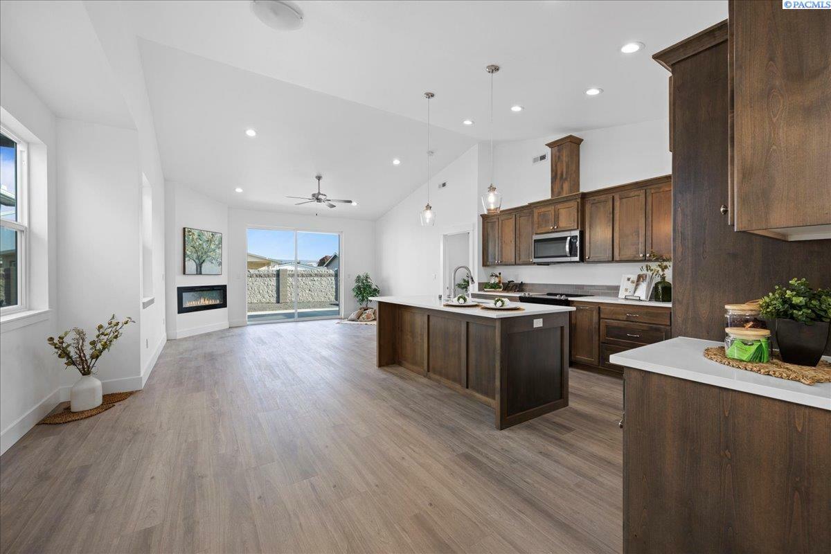 Property Photo: 221 Claret Drive WA 99350