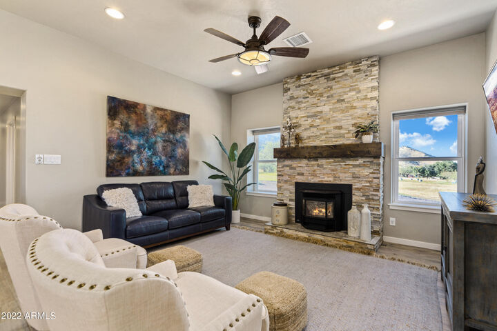 Property Photo: 5306 E Spring Road AZ 85615