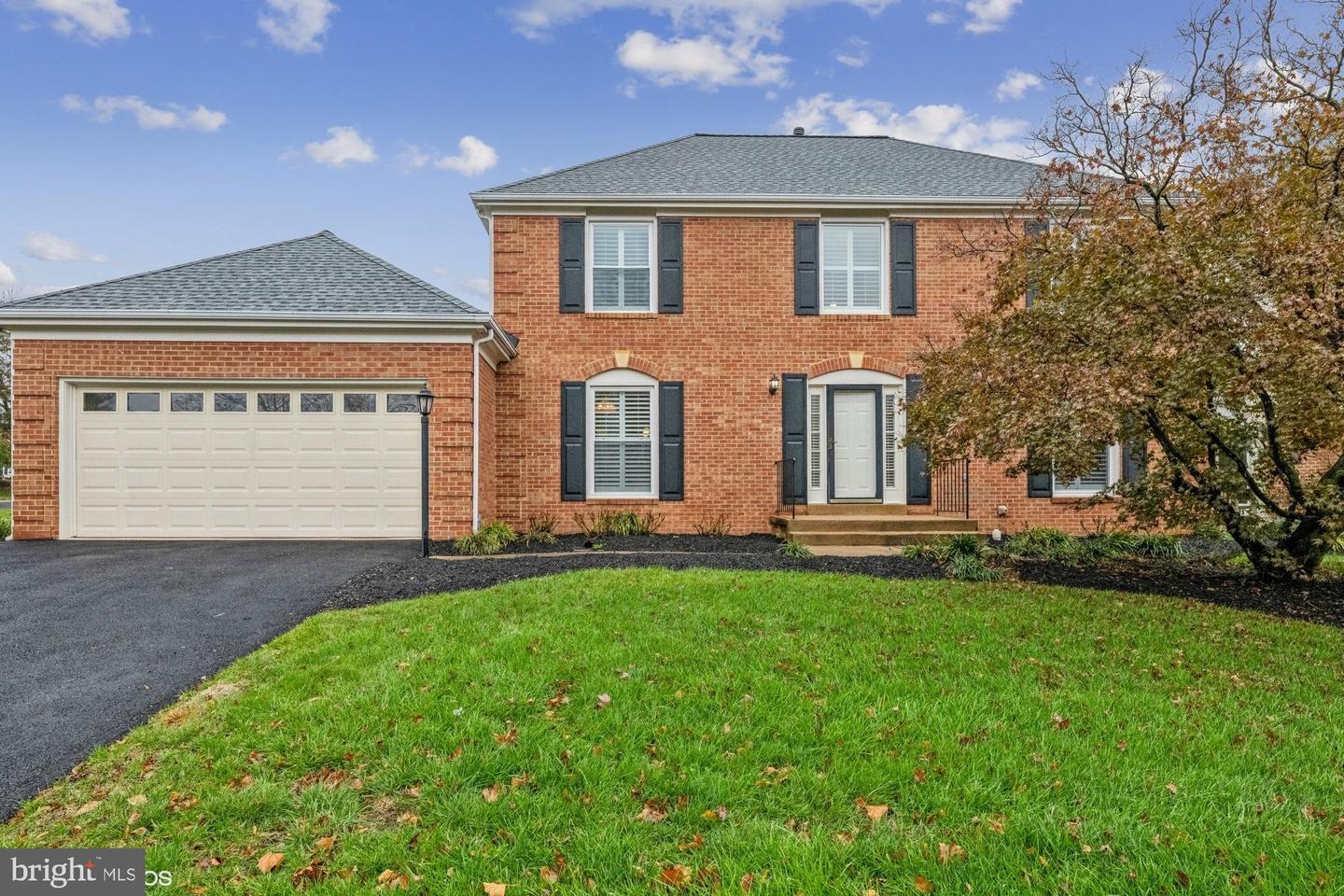 Property Photo:  5270 Glen Meadow Road  VA 20120 