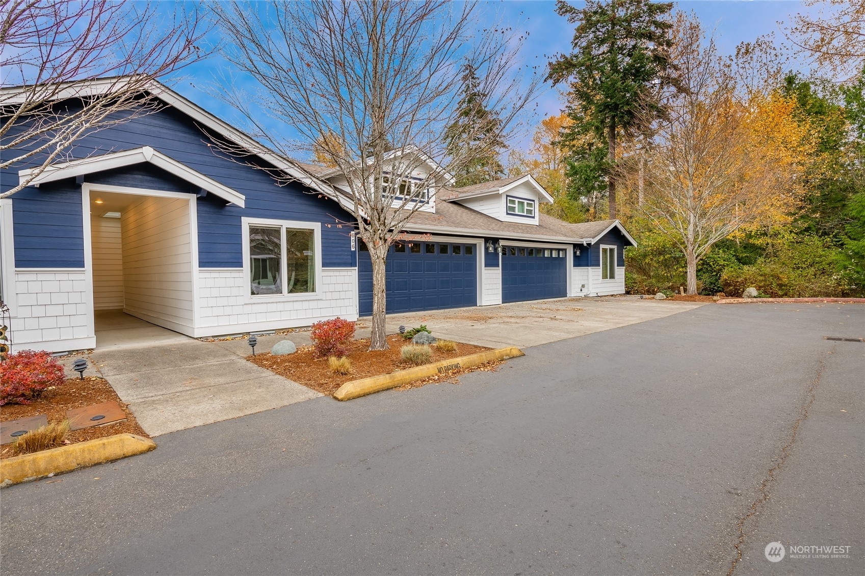 Property Photo:  606 Sunflower Lane C3  WA 98226 