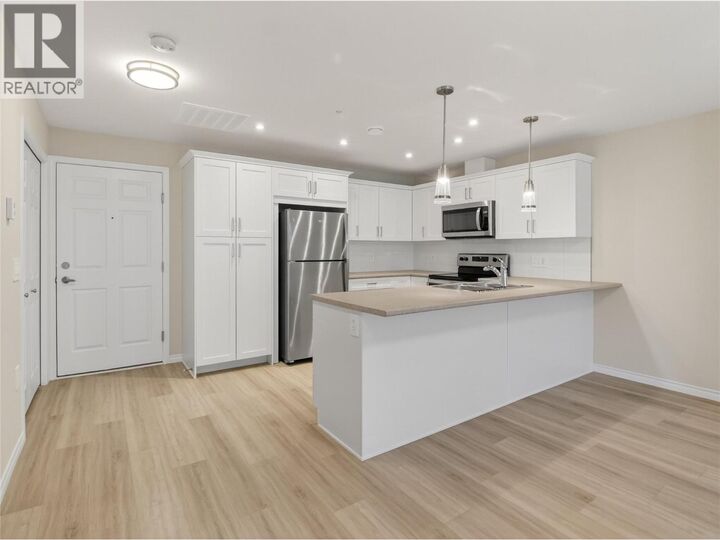 3362 Skaha Lake Road 604 — photo 1