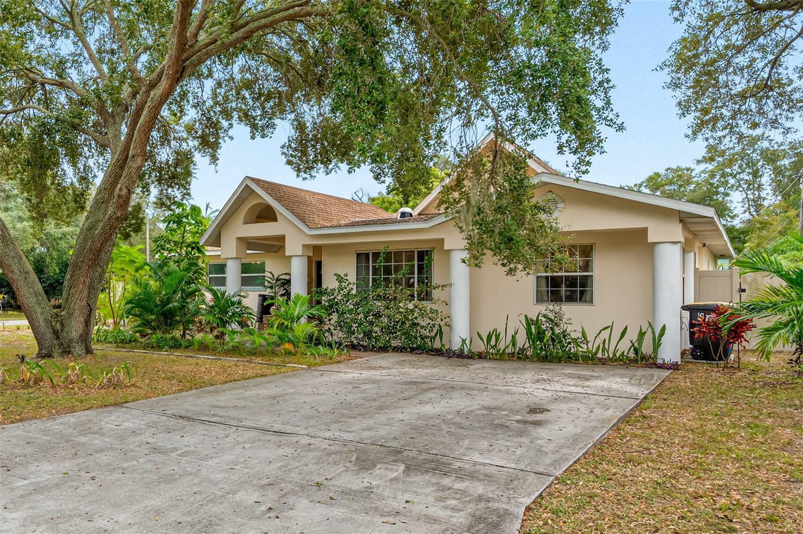 Property Photo: 1617 Levern Street FL 33755
