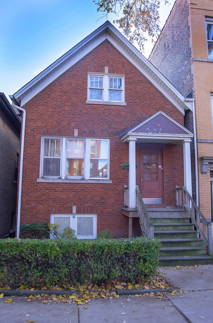 Property Photo: 2127 W Haddon Avenue IL 60622