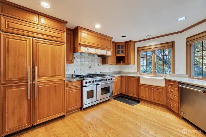 Property Photo: 7505 81st Place SE WA 98040