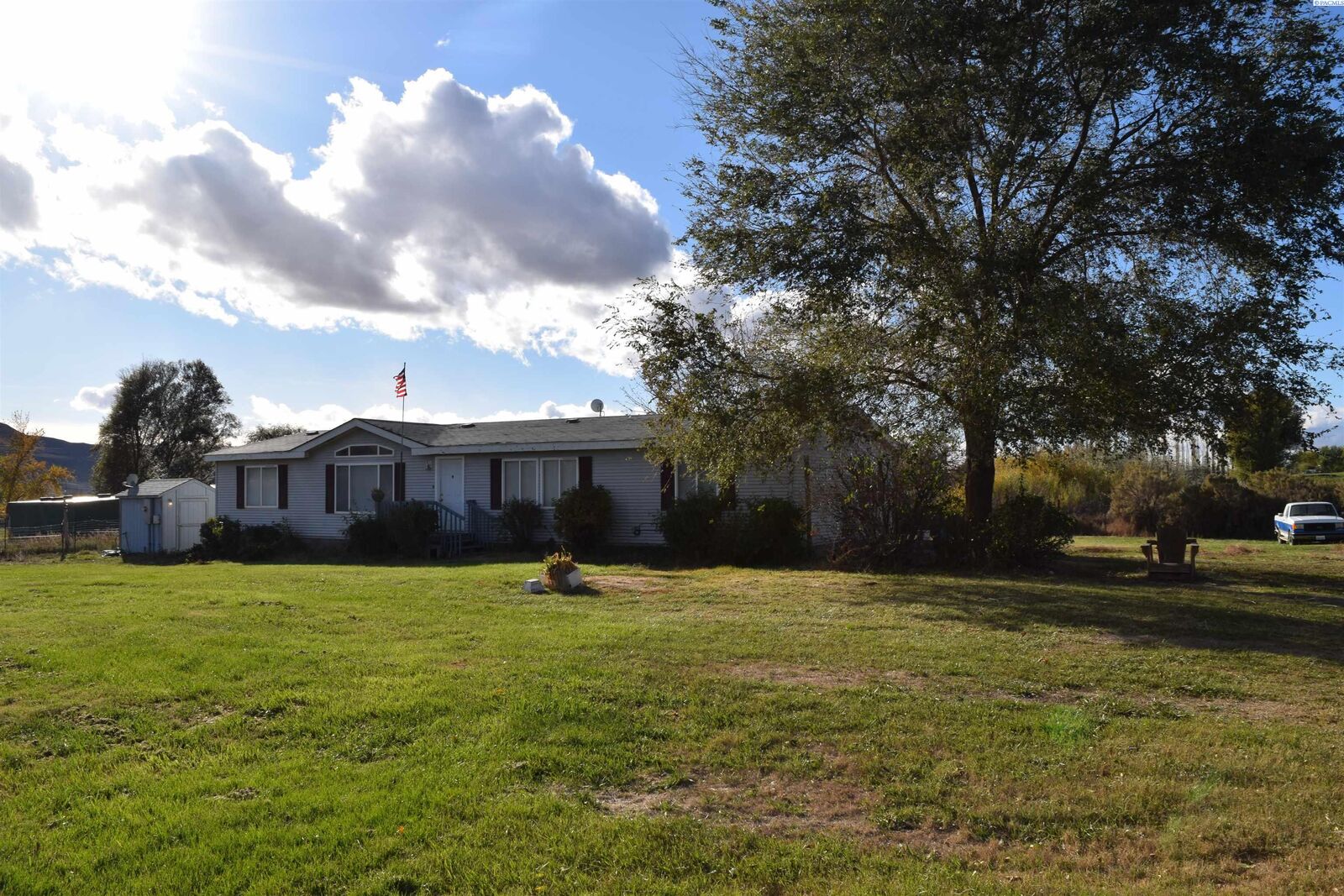 Property Photo: 20002 N Case Road WA 98350