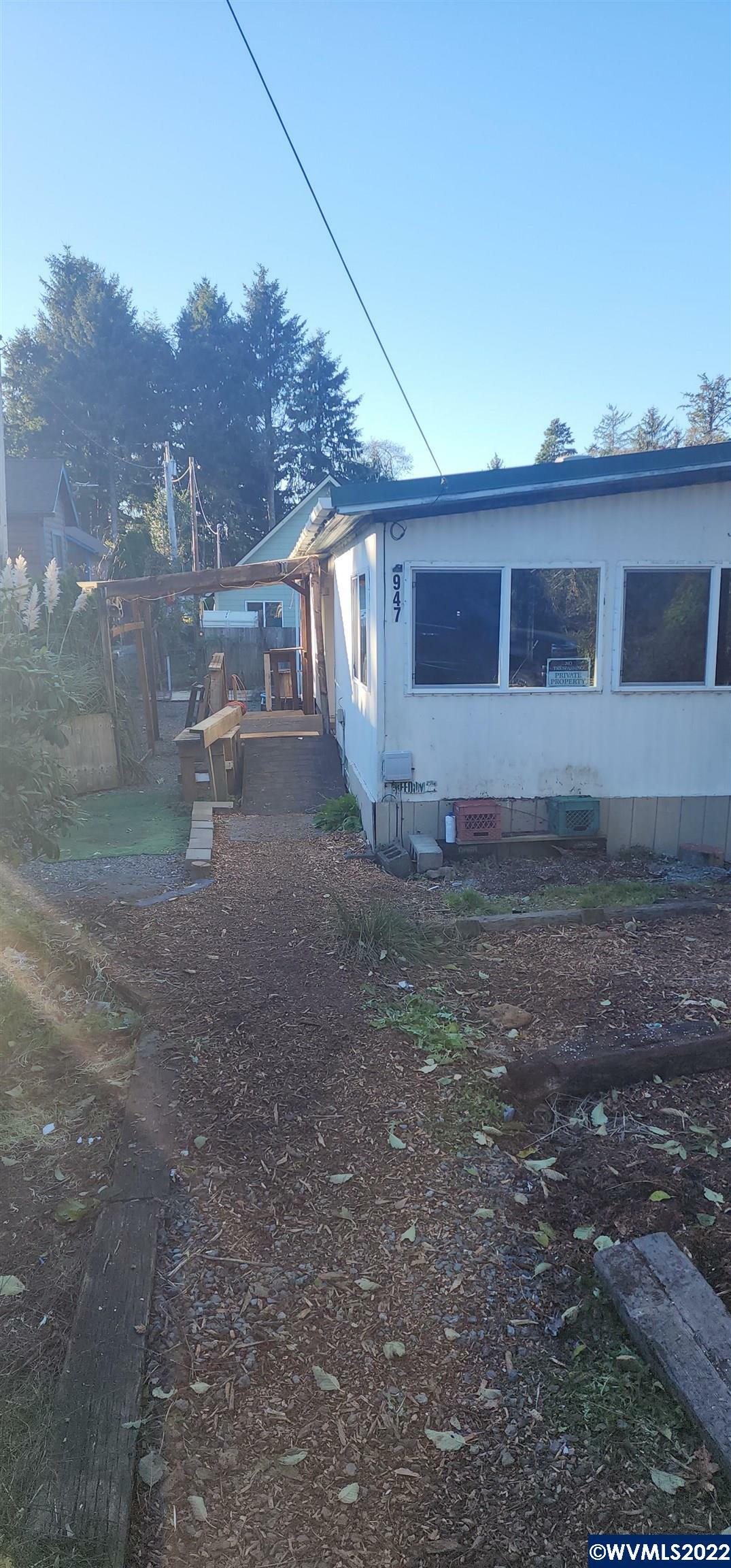 Property Photo: 947 S Falcon St OR 97136