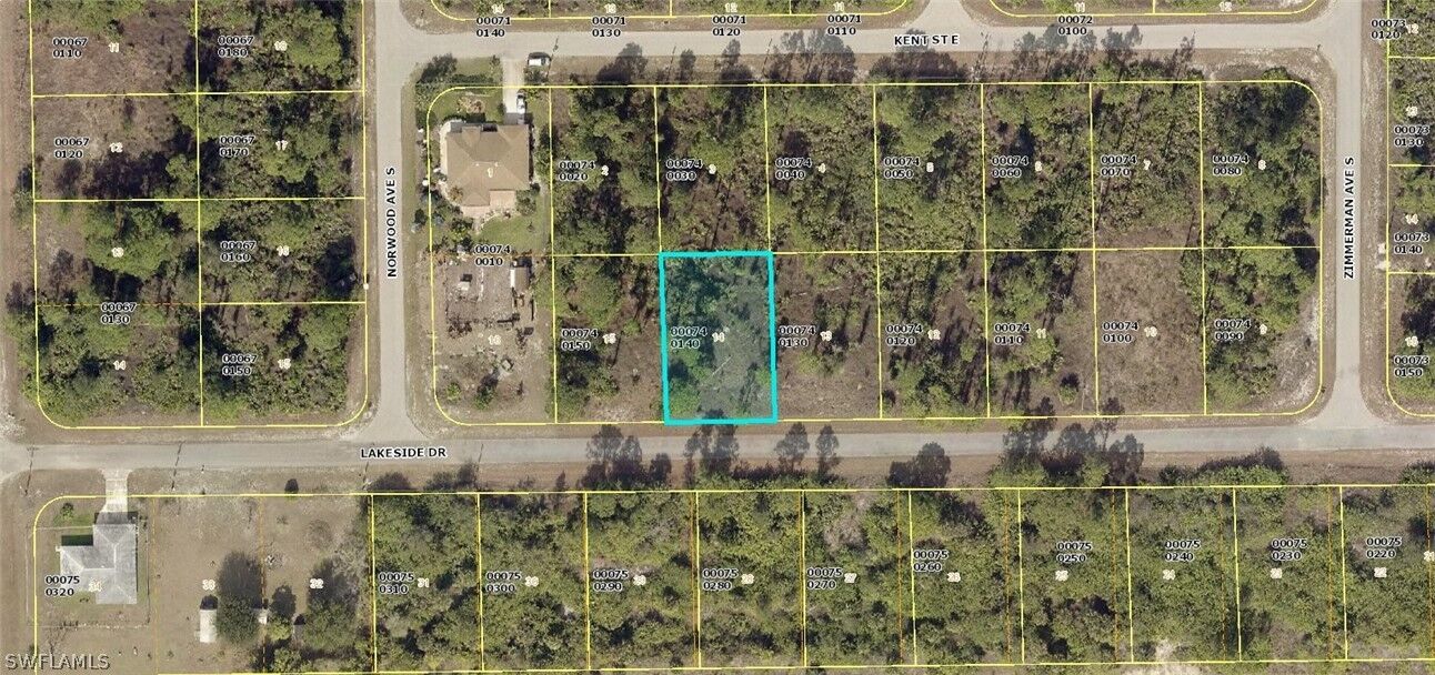 Property Photo: 1011 Lakeside Drive FL 33974