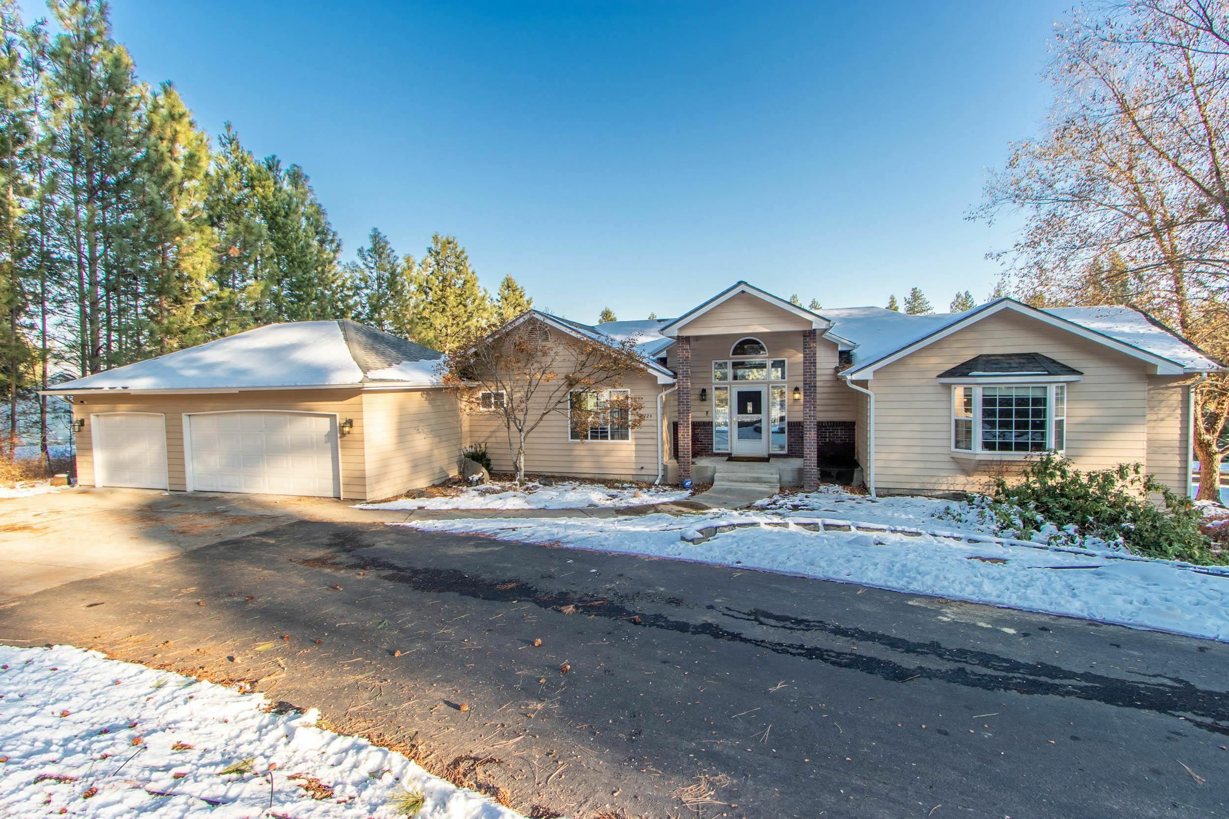Property Photo: 8724 N Oakland Rd WA 99025