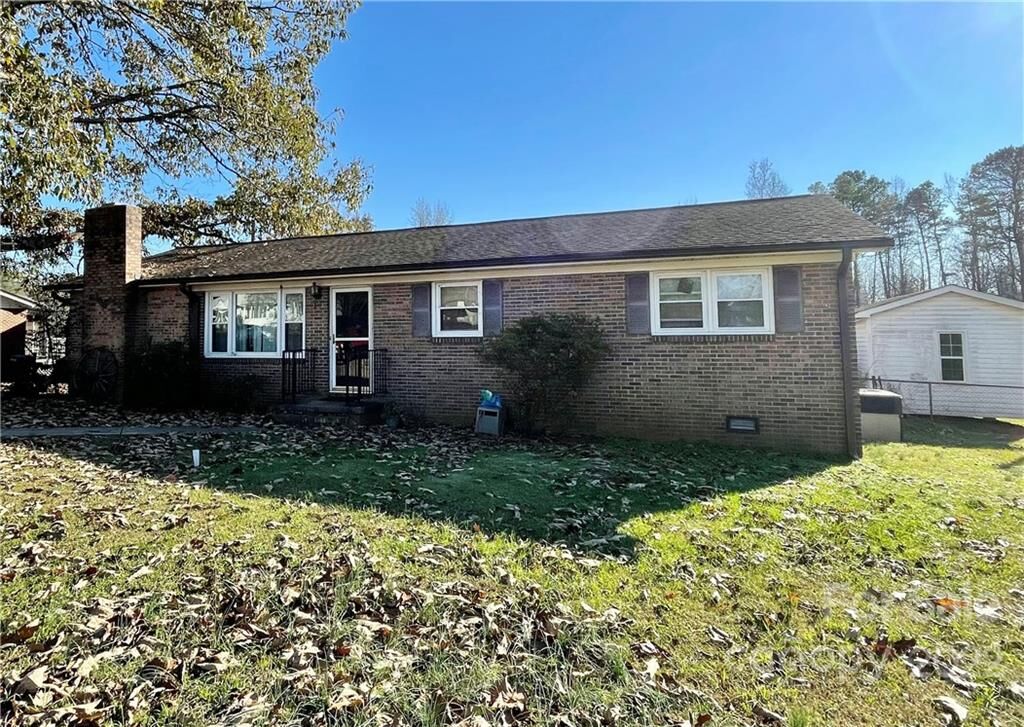 Property Photo: 602 E Hartford Avenue NC 28016