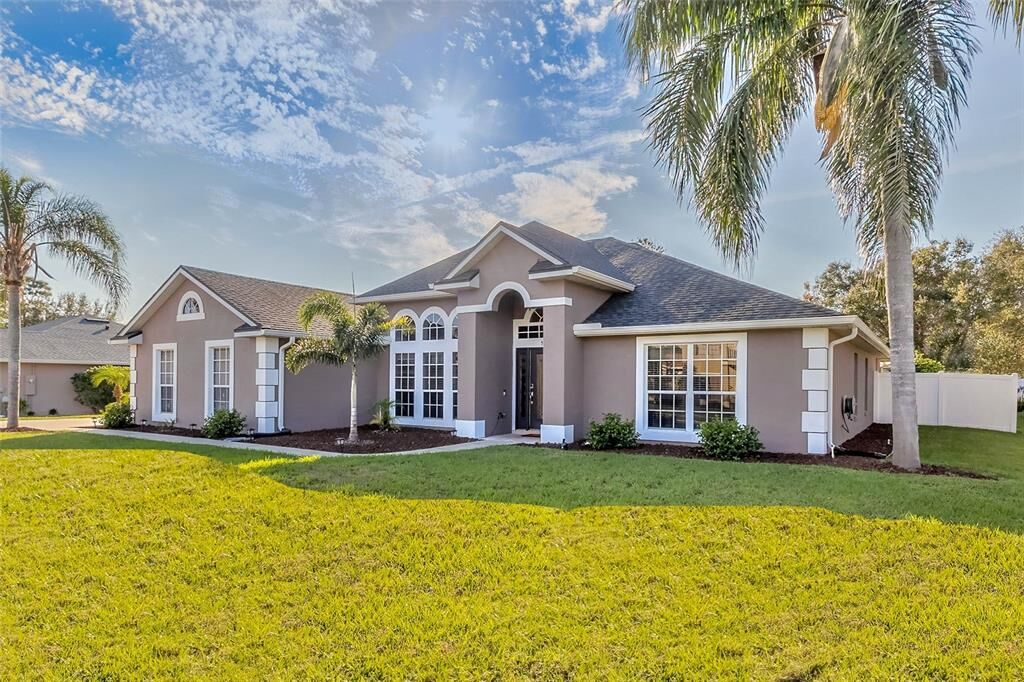 Property Photo: 514 Soft Shadow Lane FL 32713